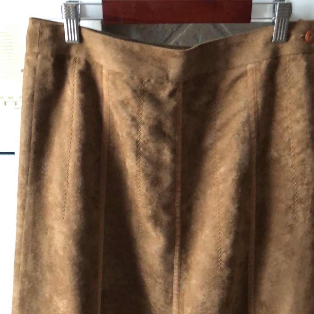 Suede skirt and jacket set - Picture 2 of 8